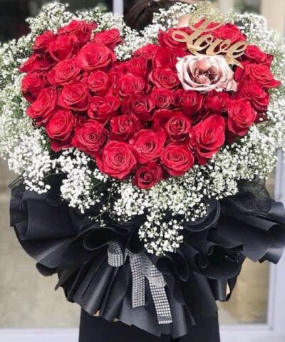Bó hoa hồng trái tim tone màu đỏ đẹp
