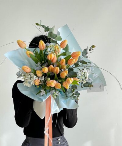 Mẫu bó hoa tulip màu cam ý nghĩa ( gửi hình ảnh và báo giá bao nhiêu trước khi giao)