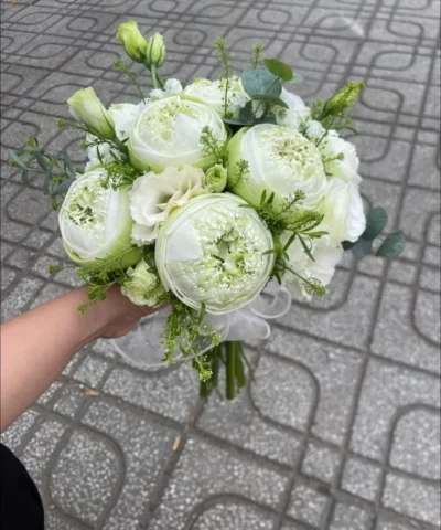 bó hoa sen cưới màu trắng