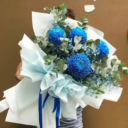 Mẫu giỏ, bình hoặc bó hoa cúc mẫu đơn màu trắng, hồng, đỏ, xanh đơn giản ý nghĩa từ Đà Lạt, Nhật Bản hoặc nhập Hà Lan bó hoa cúc mẫu đơn xanh dương