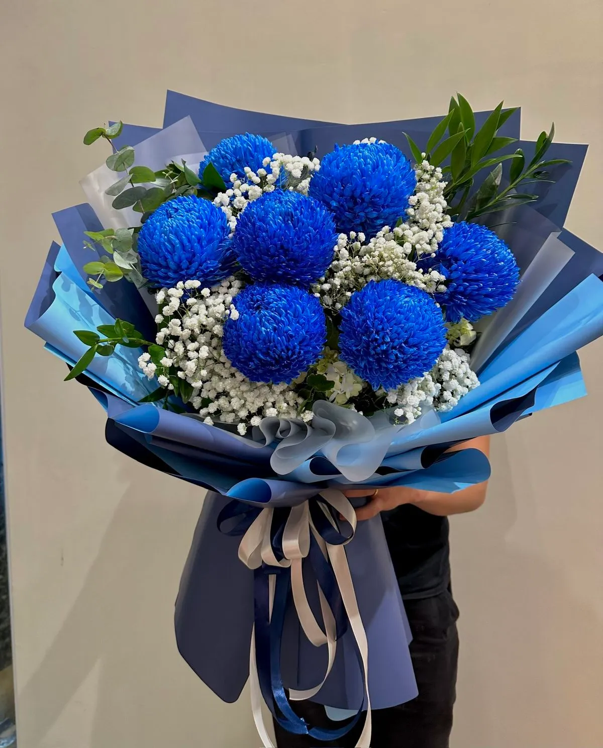 Mẫu giỏ, bình hoặc bó hoa cúc mẫu đơn màu trắng, hồng, đỏ, xanh đơn giản ý nghĩa từ Đà Lạt, Nhật Bản hoặc nhập Hà Lan bó hoa cúc mẫu đơn xanh đậm