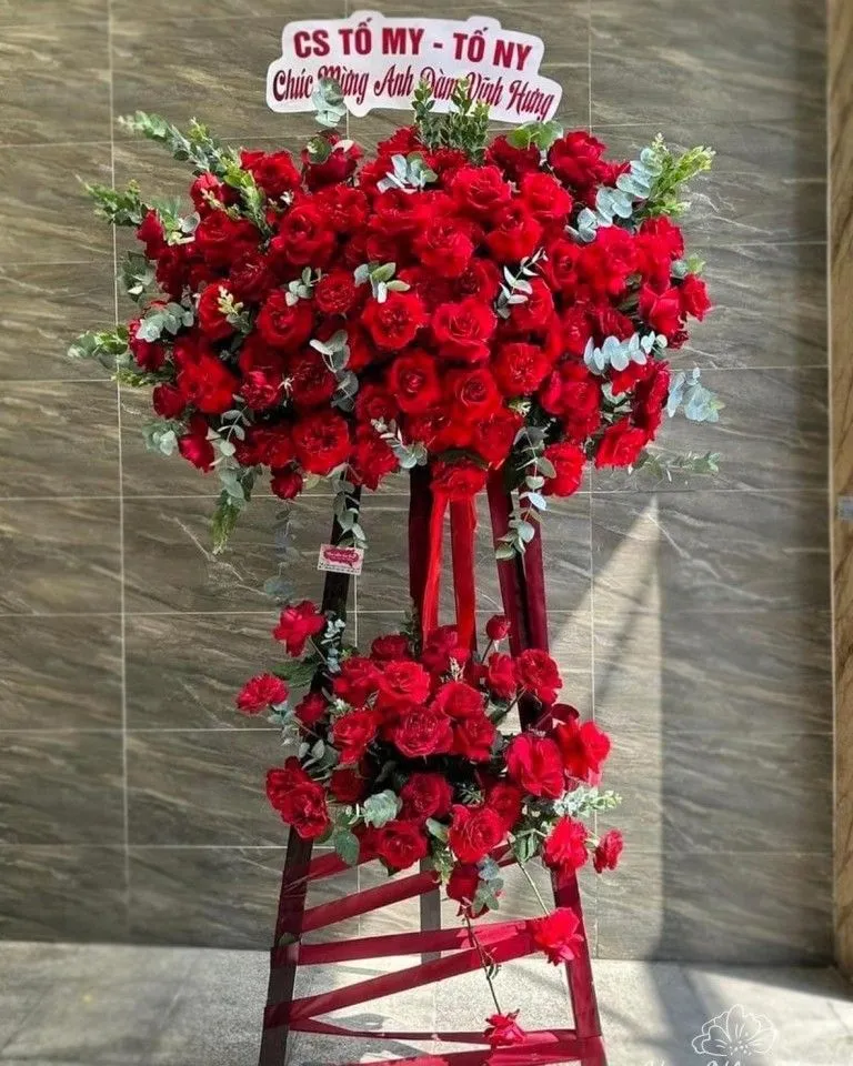 Mẫu kệ hoa 2 tầng chúc mừng khai trương hiện đại và sang trọng kệ hoa 2 tầng